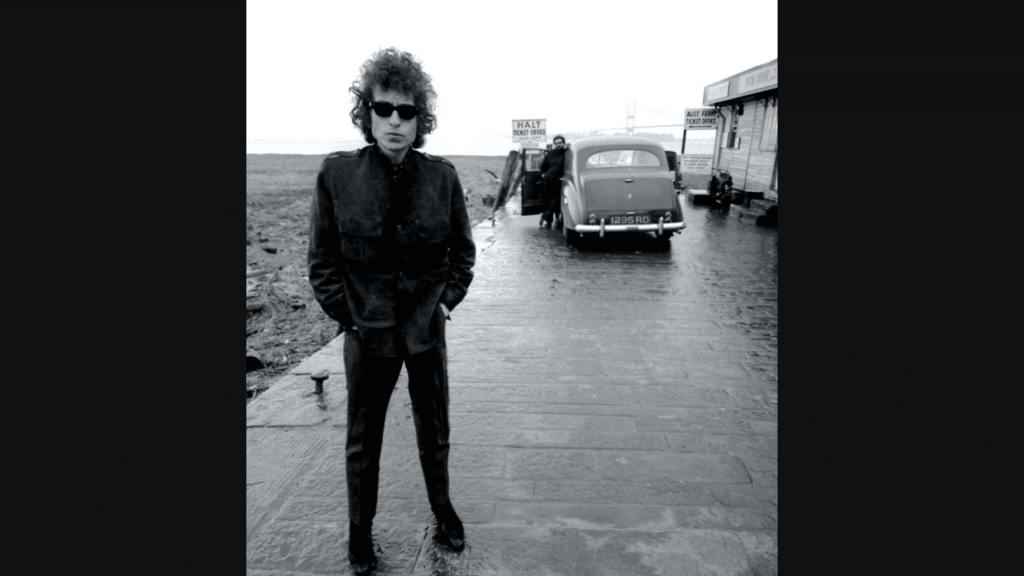 Detailed analysis of Bob Dylan's fashion choices and their impact on menswear trends.
